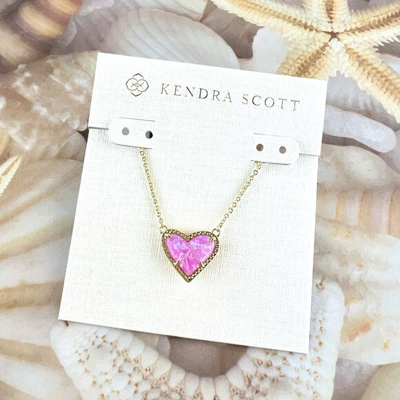 Kendra Scott Ari Heart Pink Bubblegum Kyocera Opal gold  necklace - Picture 1 of 4